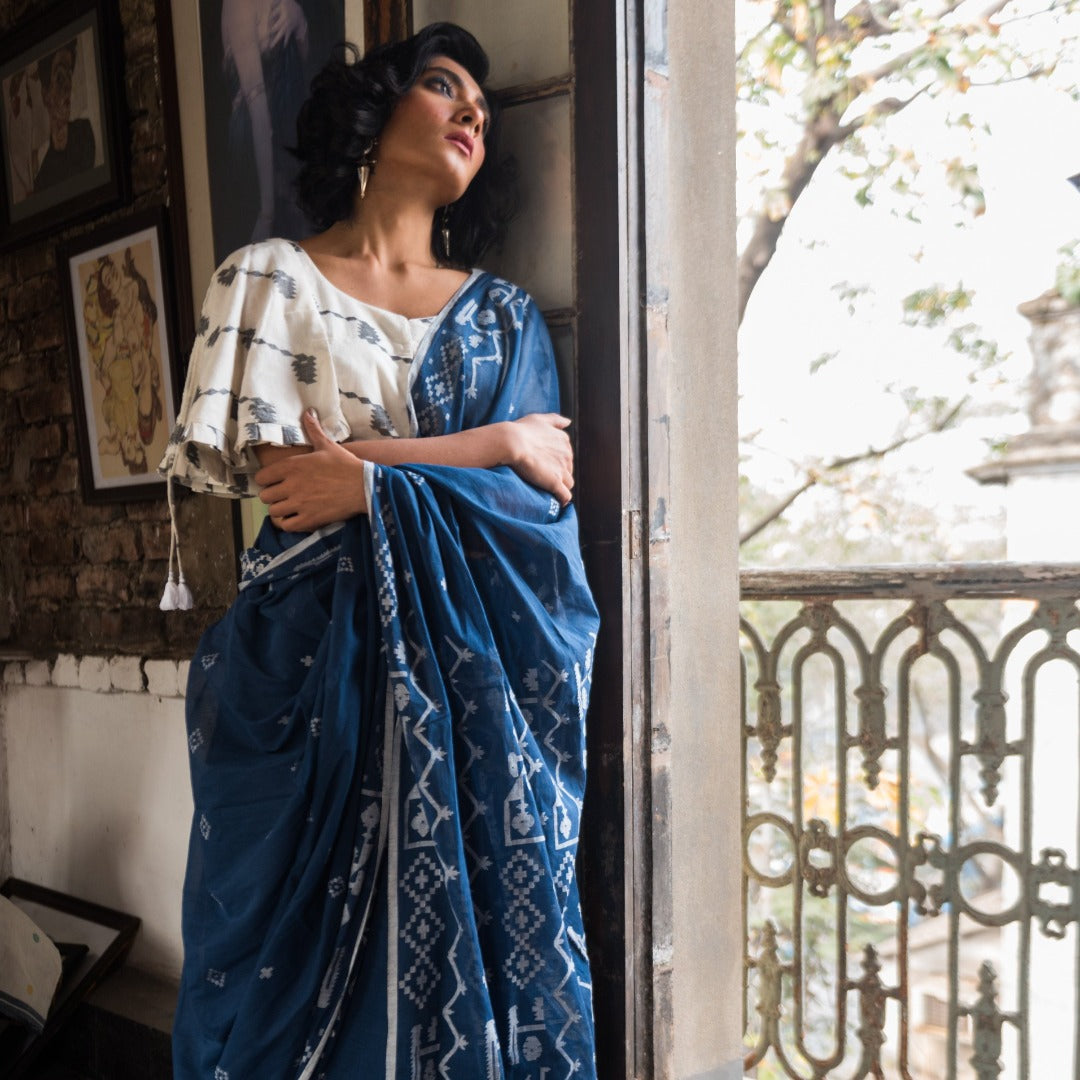Dabu mull sari | Simple sarees, Traditional sarees, Indian attire